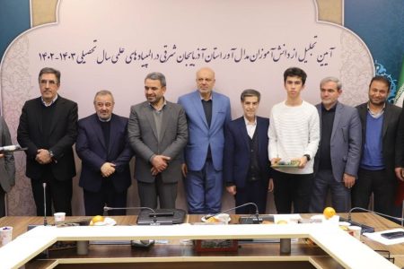 نقش هدایت جامعه به سمت پیشرفت و توسعه بر عهده شما نخبگان است